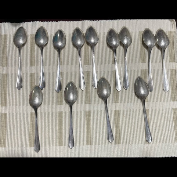 Tutor Plate By Oneida Community Silver Plated Set Of 13 Cereal Spoons - Picture 2 of 5